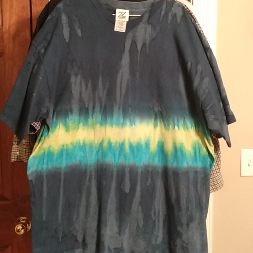 Men's tie dye multicolored tee shirt in XL